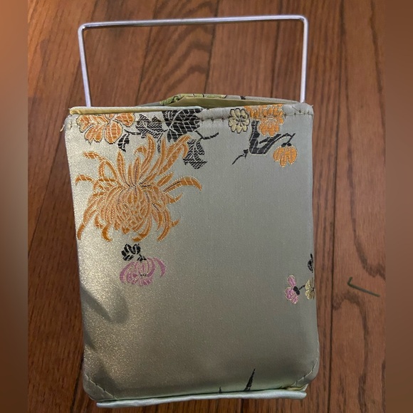 Unique, “To-Go” Container Purse, Mirror on Flap - Picture 4 of 9